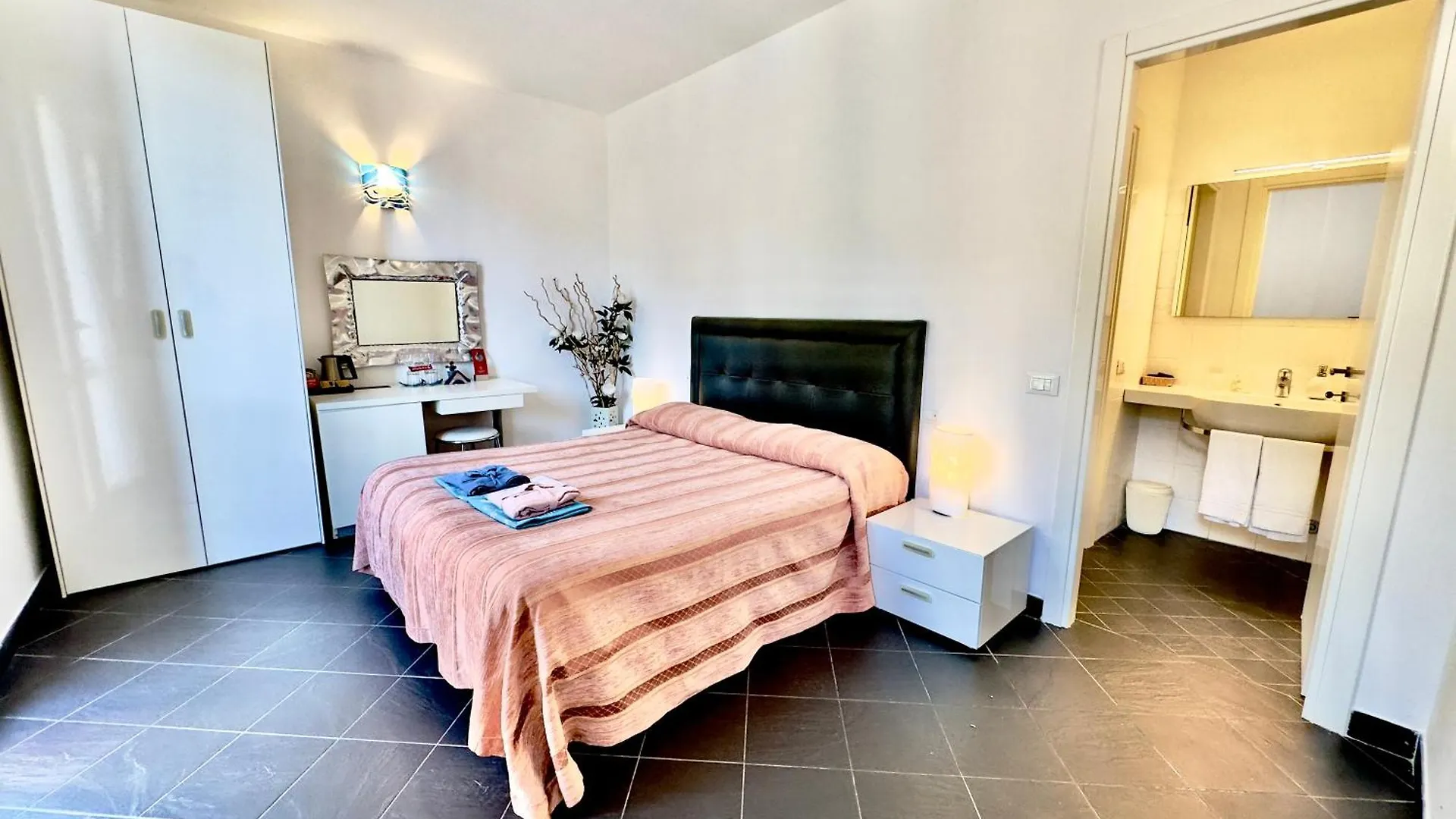 **** Aparthotel Cinqueterre Residence Riomaggiore Itálie